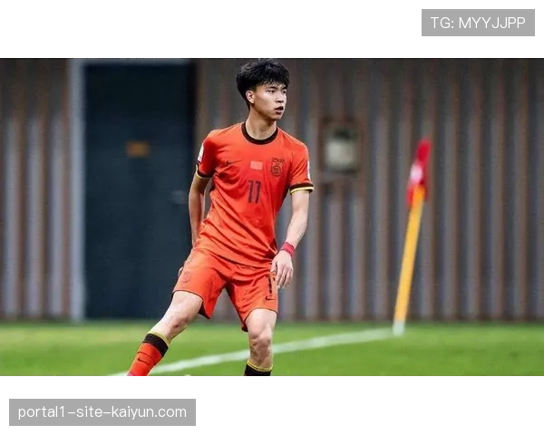 王钰栋前场活跃表现 成中国队进攻重要支点